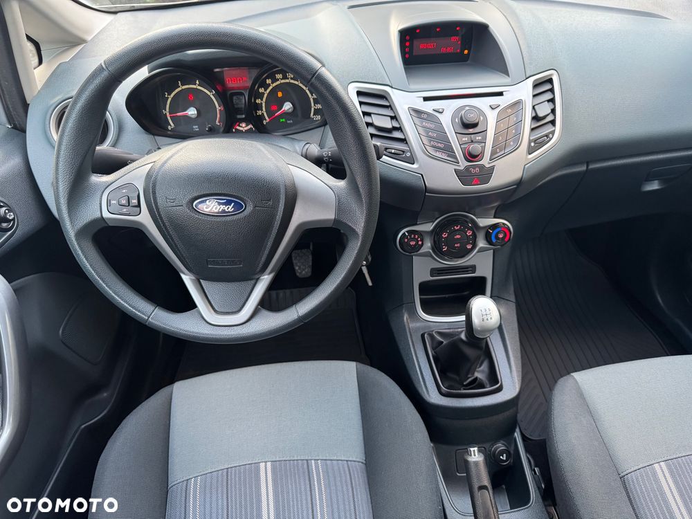 Ford Fiesta 1.25 Champions Edition - 32