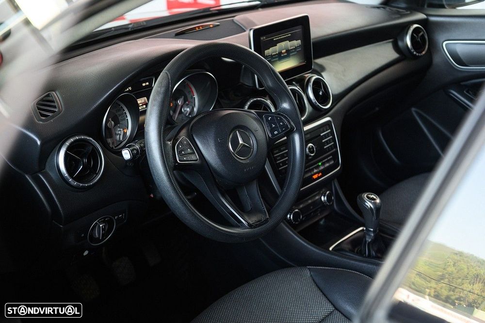 Mercedes-Benz CLA 180 d Shooting Brake Urban - 23