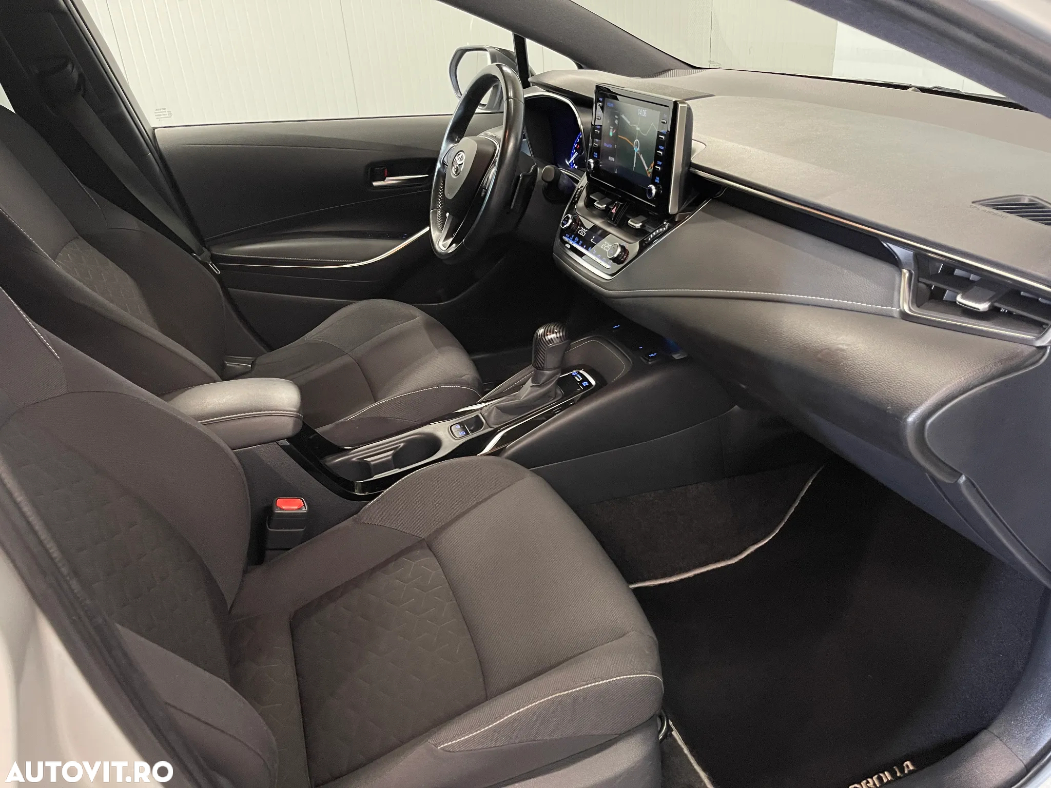 Toyota Corolla 2.0 Hybrid Business Edition - 10