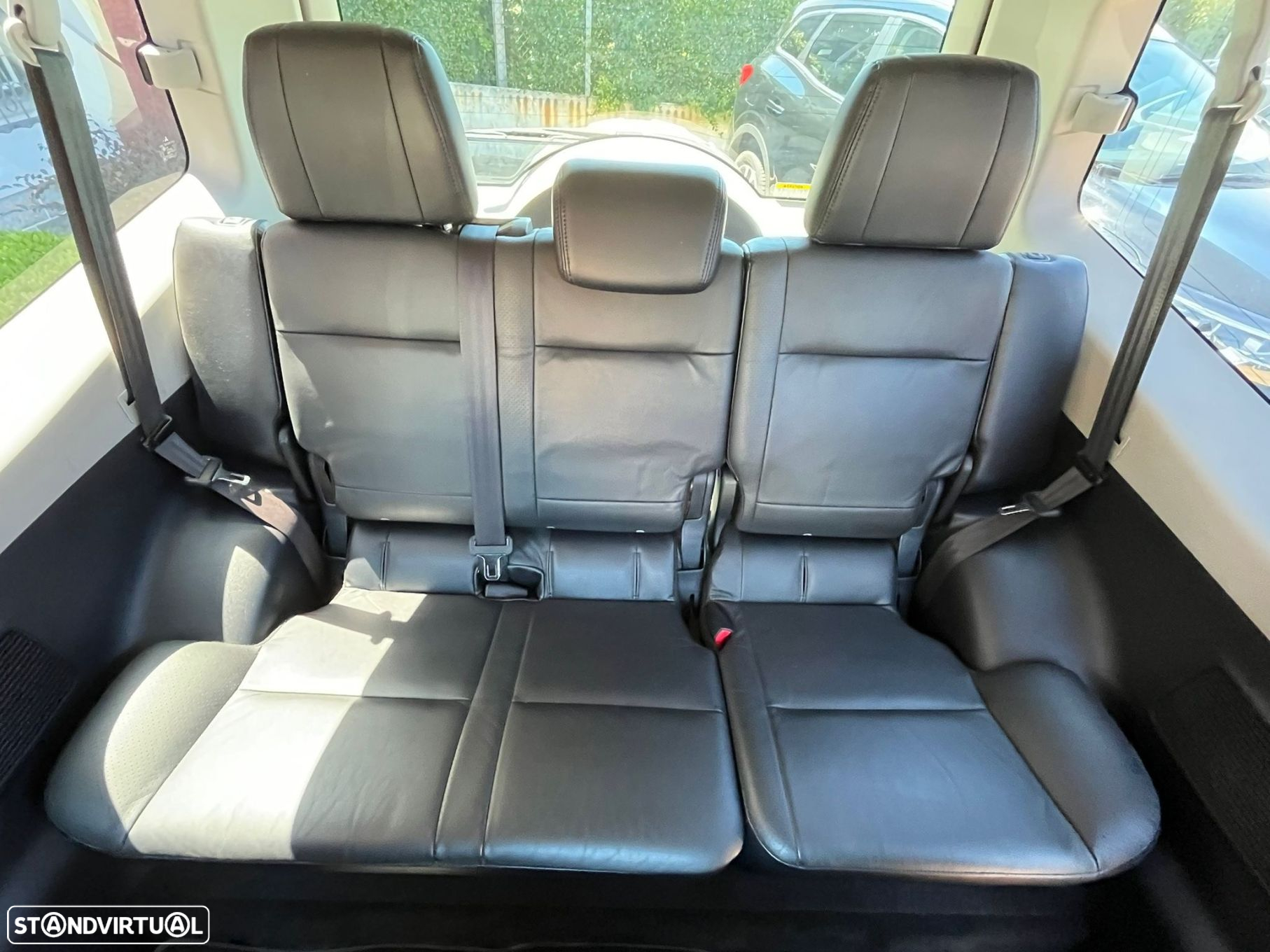 Mitsubishi Pajero - 16
