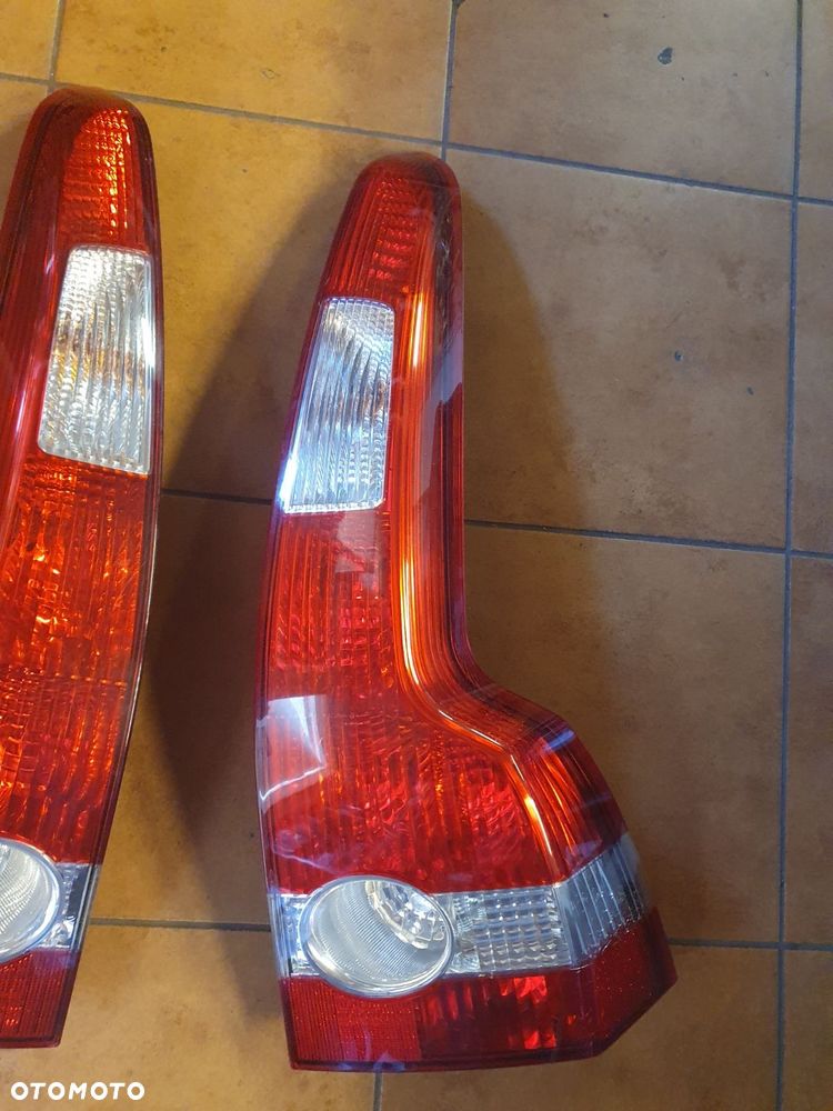 LAMPA prawy TYŁ VOLVO V50