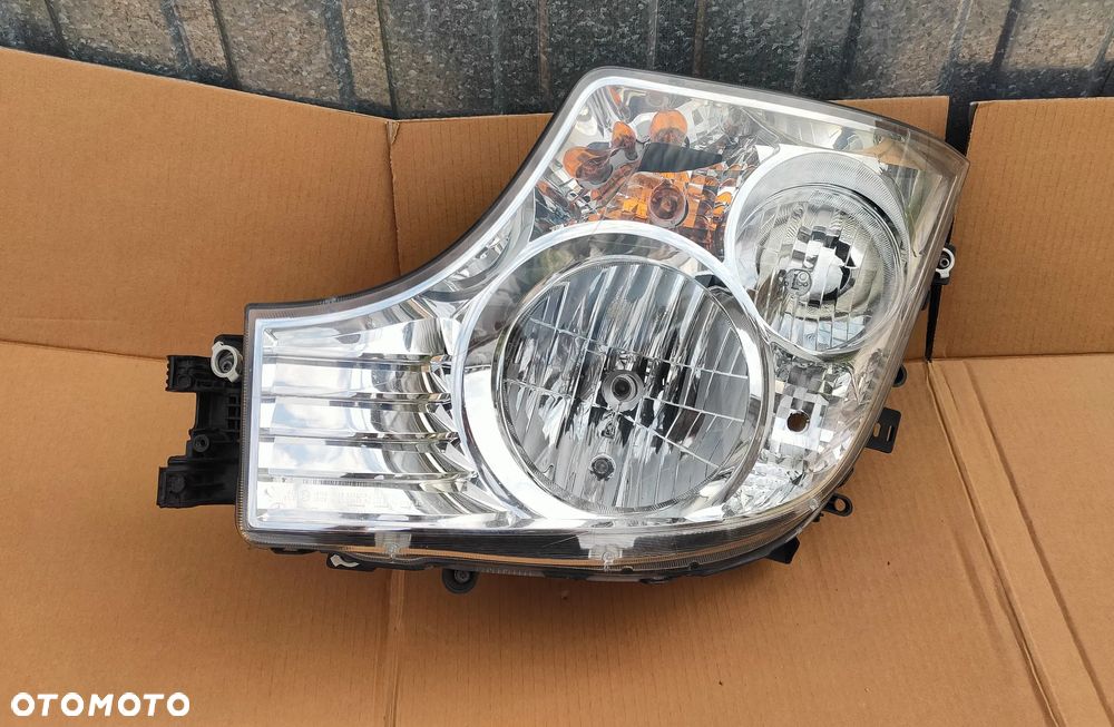 Reflektor lewy Lampa lewa Mercedes Actros MP4 MP5 2011-