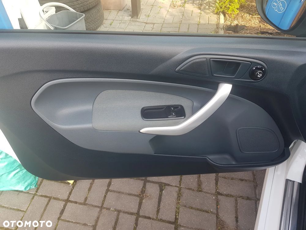 Ford Fiesta - 8