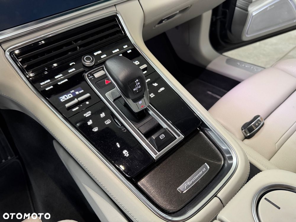 Porsche Panamera Turbo - 26