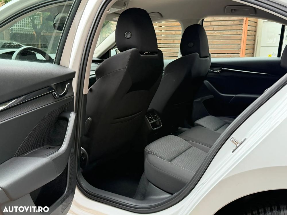 Skoda Octavia 2.0 TDI DSG Ambition - 10