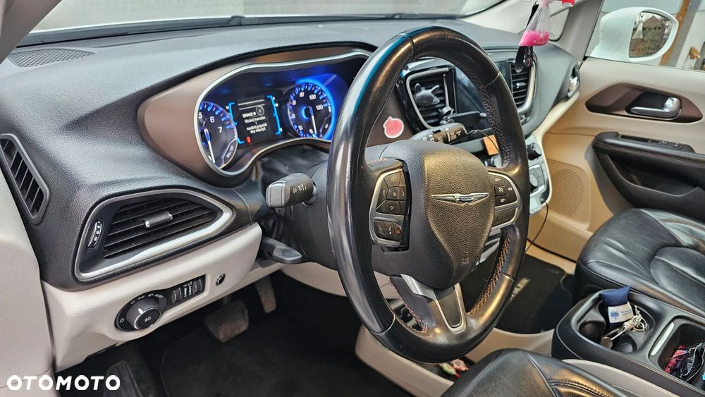 Chrysler Pacifica - 19