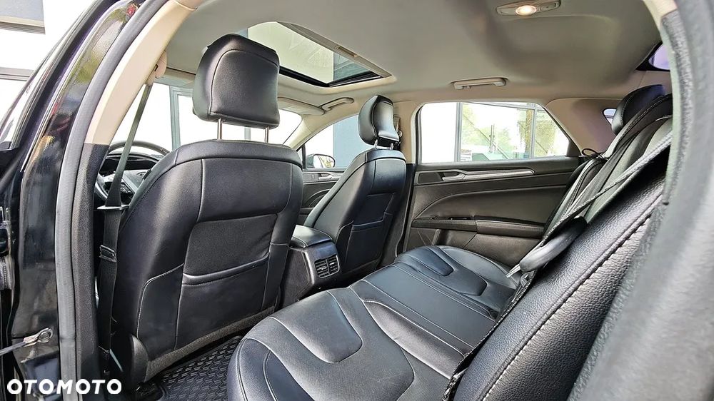 Ford Fusion 2.0 EcoBoost Titanium - 24