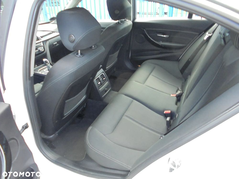 BMW Seria 3 320d Edition M Sport Shadow - 9