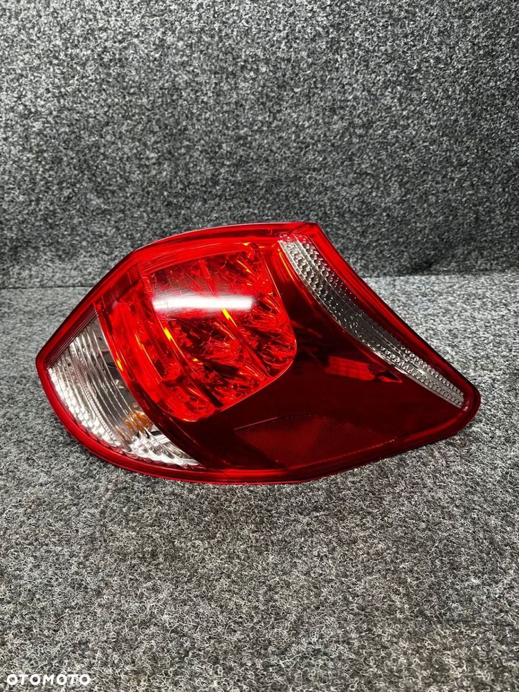 lampa prawy tył tylna toyota rav 4 III - 1