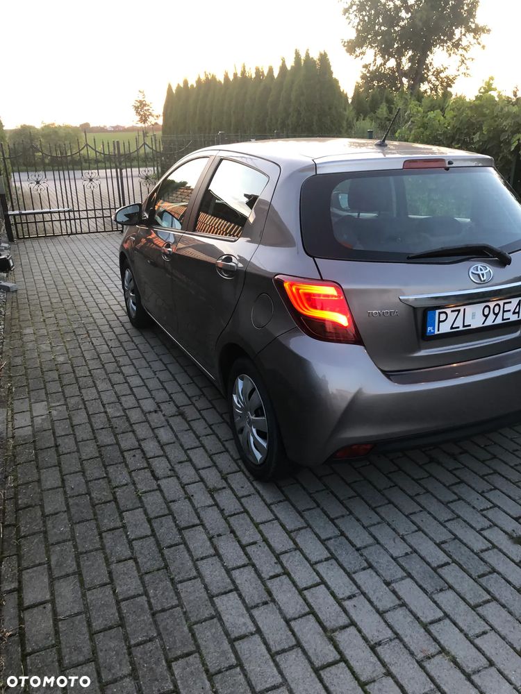 Toyota Yaris Hybrid 100 Selection Passion - 8