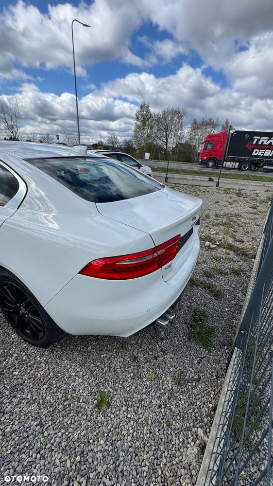 Jaguar XE - 5