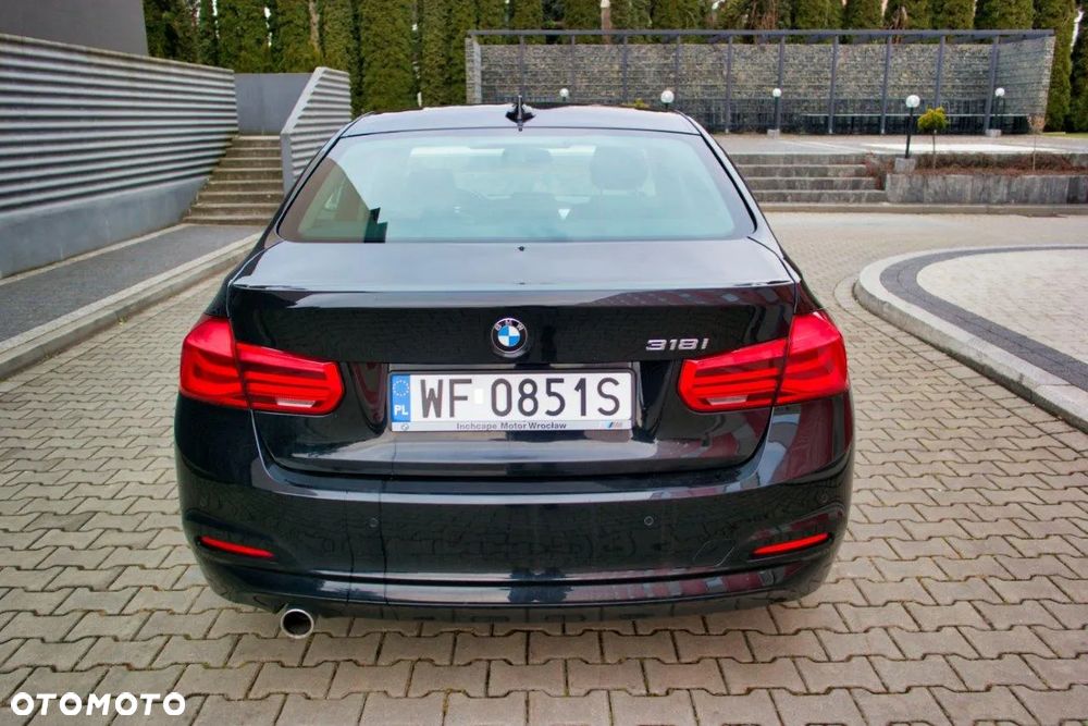 BMW Seria 3 318i - 4