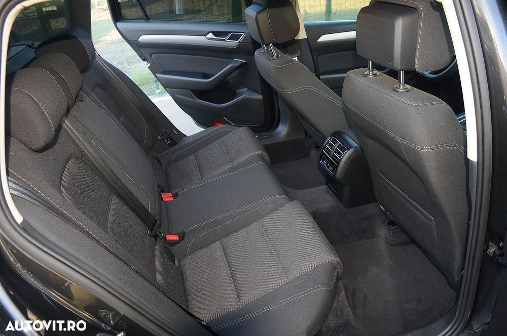 Volkswagen Passat 2.0 TDI DSG Comfortline - 24