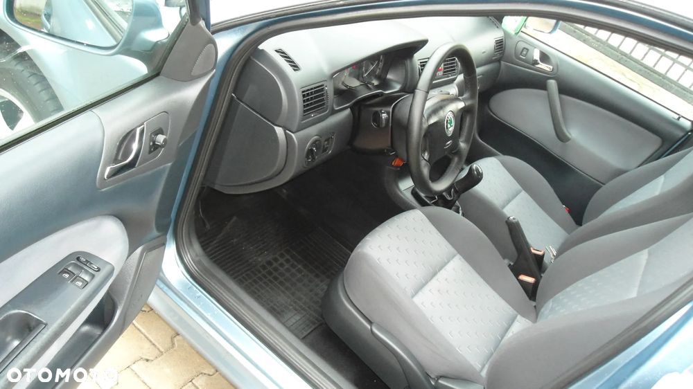 Skoda Octavia 1.6 Ambiente - 5