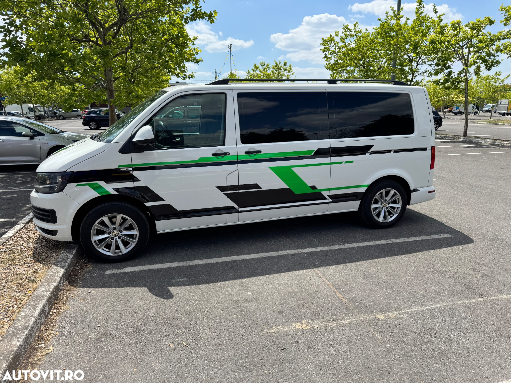 Volkswagen Caravelle - 3