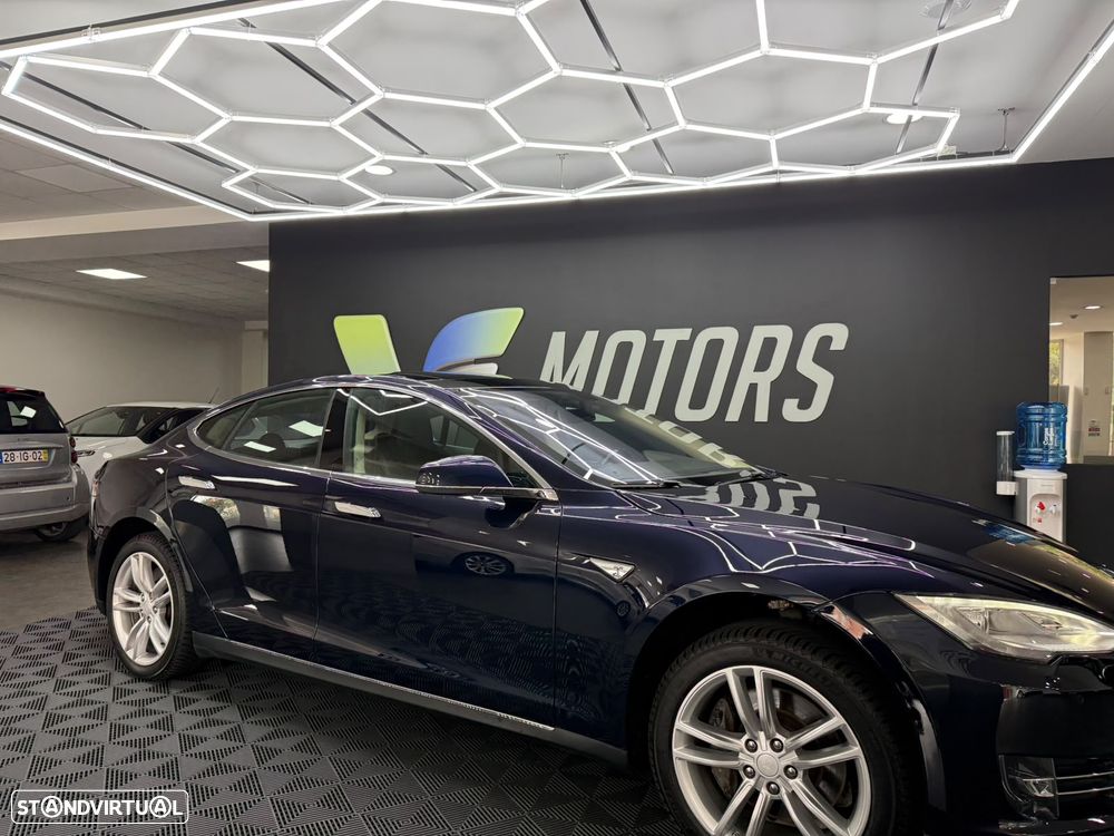 Tesla Model S - 2
