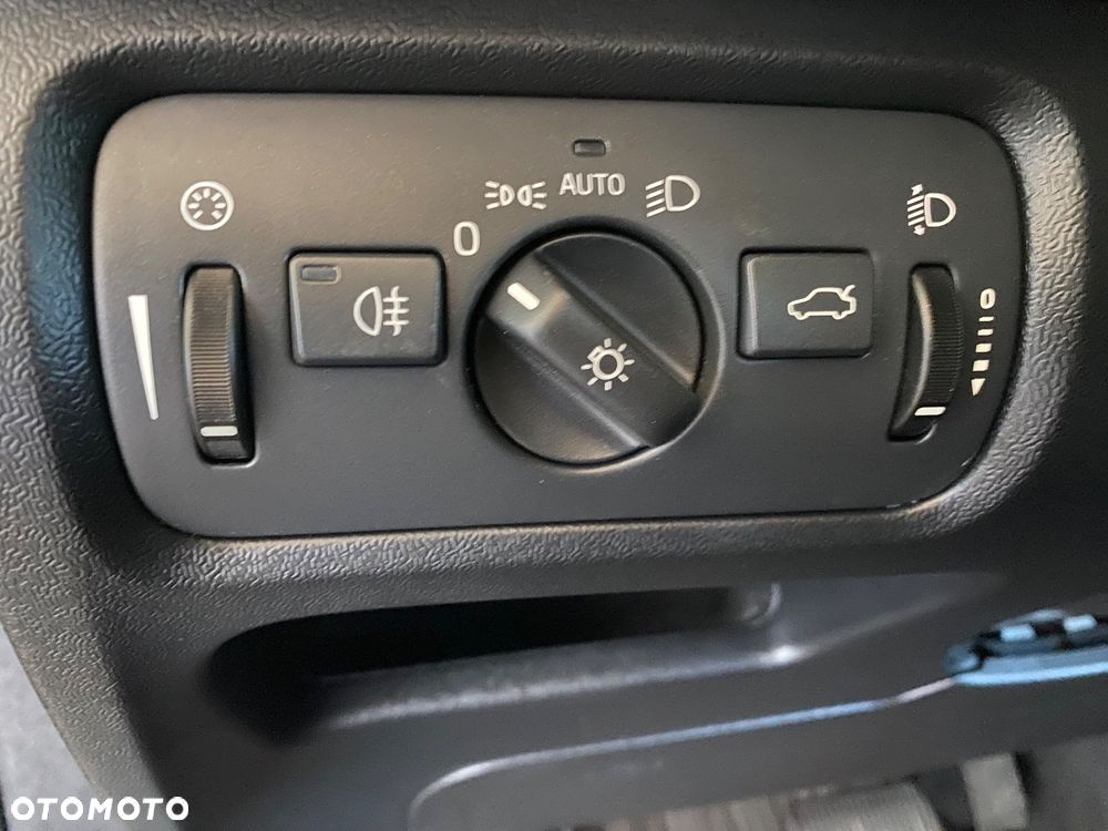 Volvo V40 Cross Country T3 Drive-E Base - 28