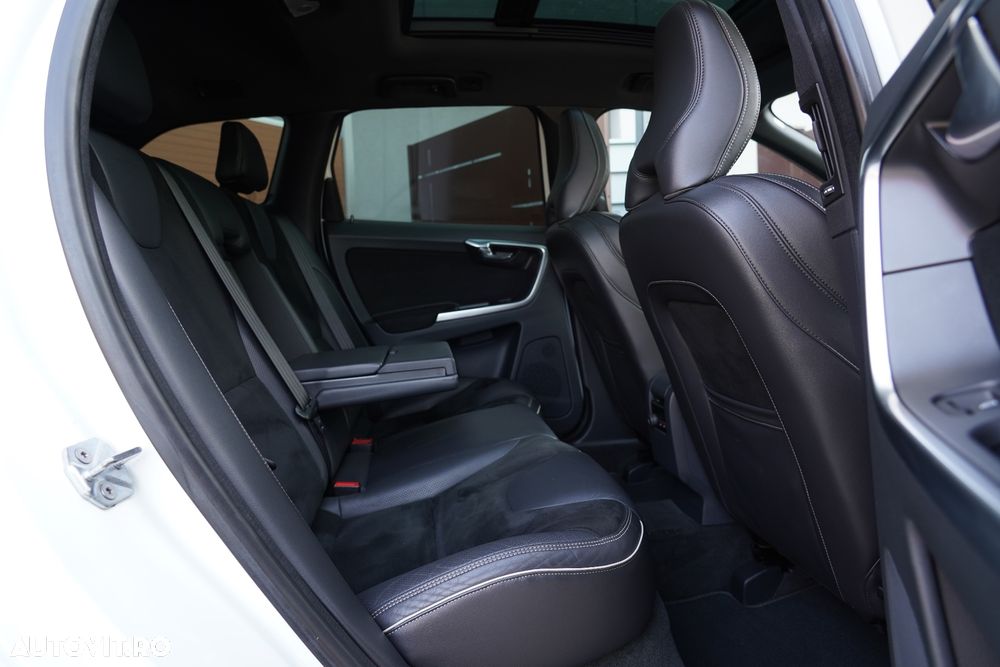 Volvo XC 60 D5 AWD Geartronic Summum - 25