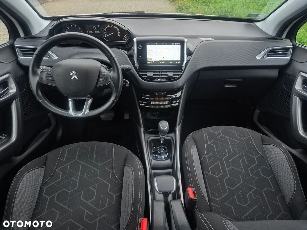 Peugeot 2008 1.2 Pure Tech Allure S&S EAT6 - 25