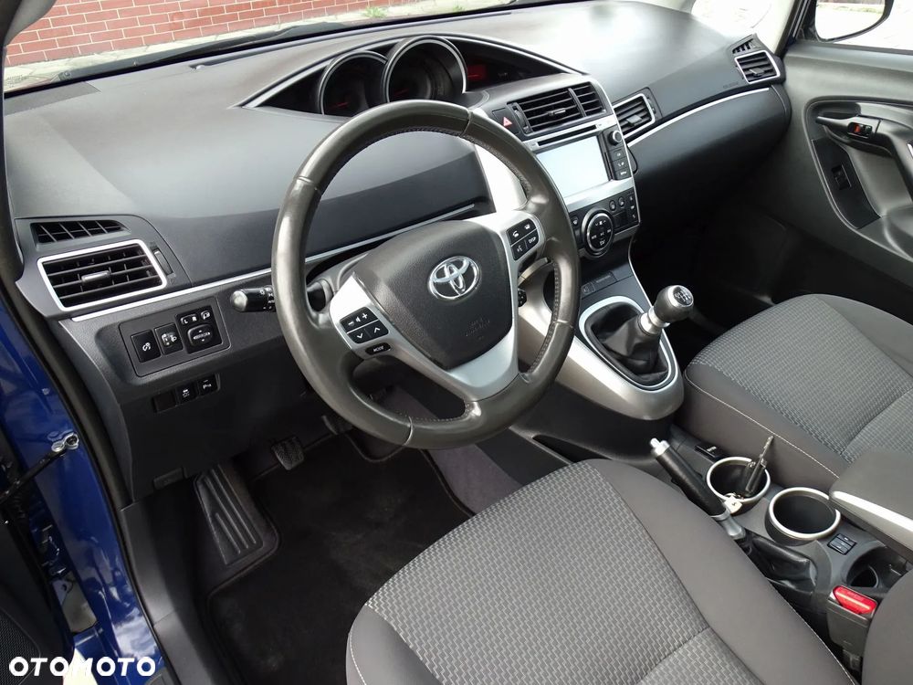 Toyota Verso 1.6 D-4D Prestige - 18