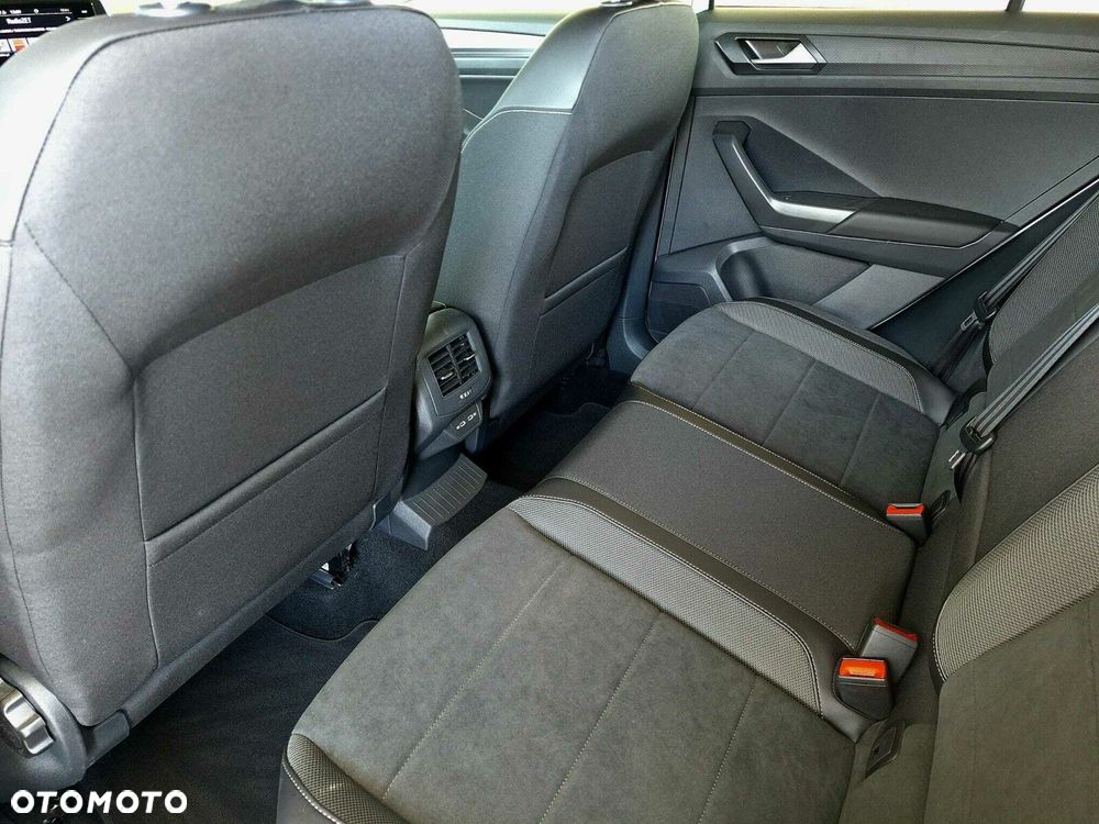 Volkswagen T-Roc - 21