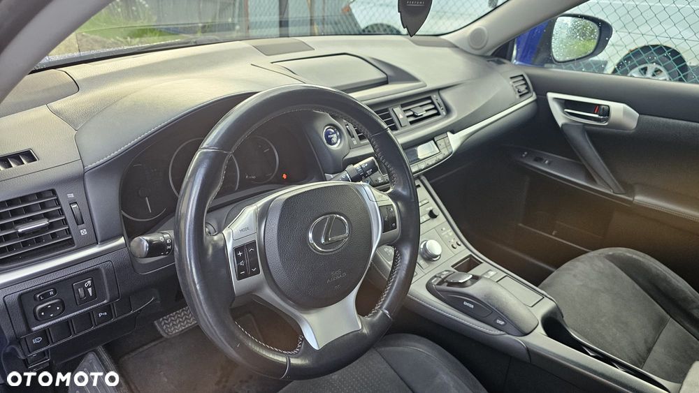 Lexus CT - 7