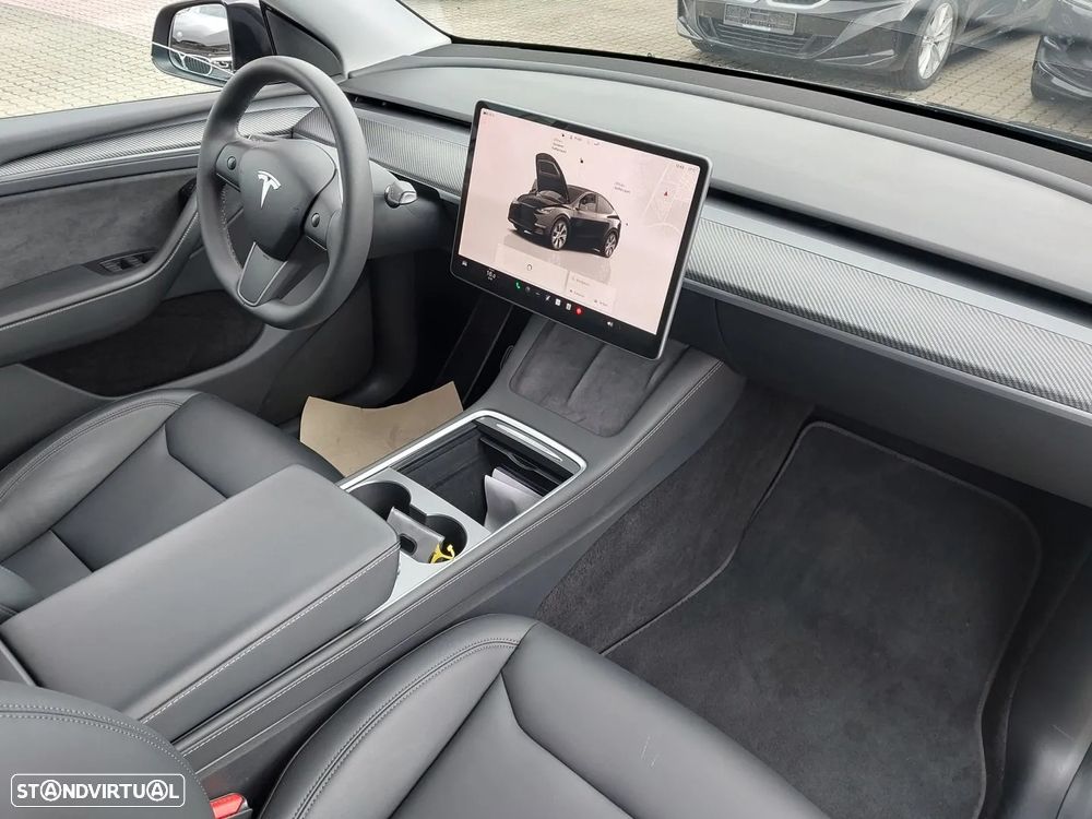 Tesla Model Y Long Range Dual Motor AWD - 8
