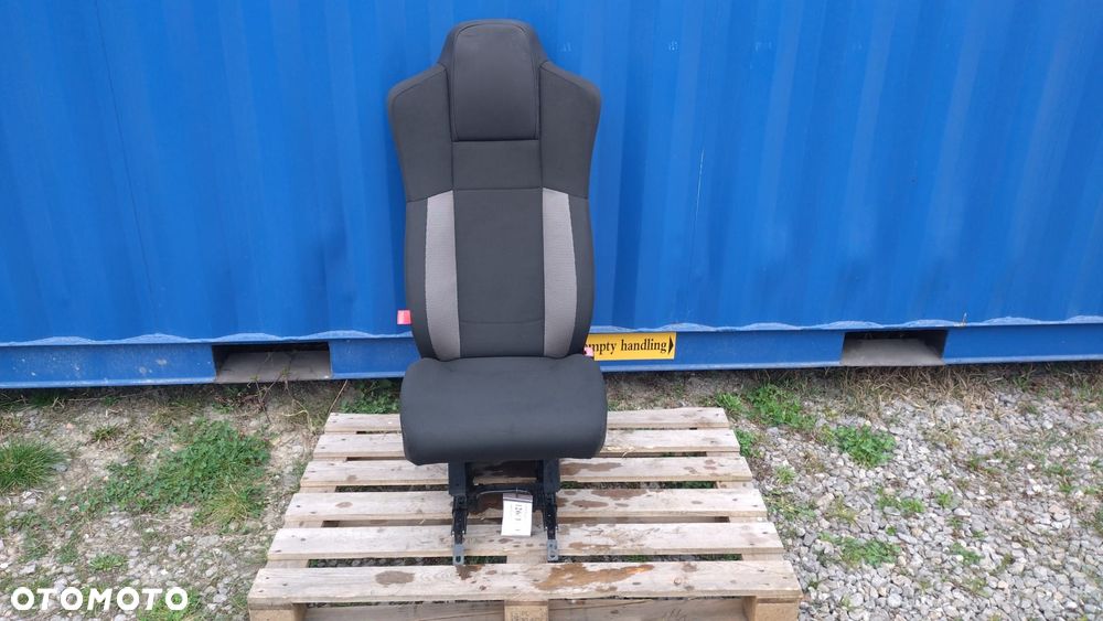 FOTEL PASAŻERA RENAULT TRUCK D T C K MIDLUM PREMIUM NO 126/180 - 1