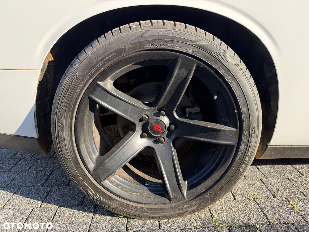 Dodge Challenger - 24