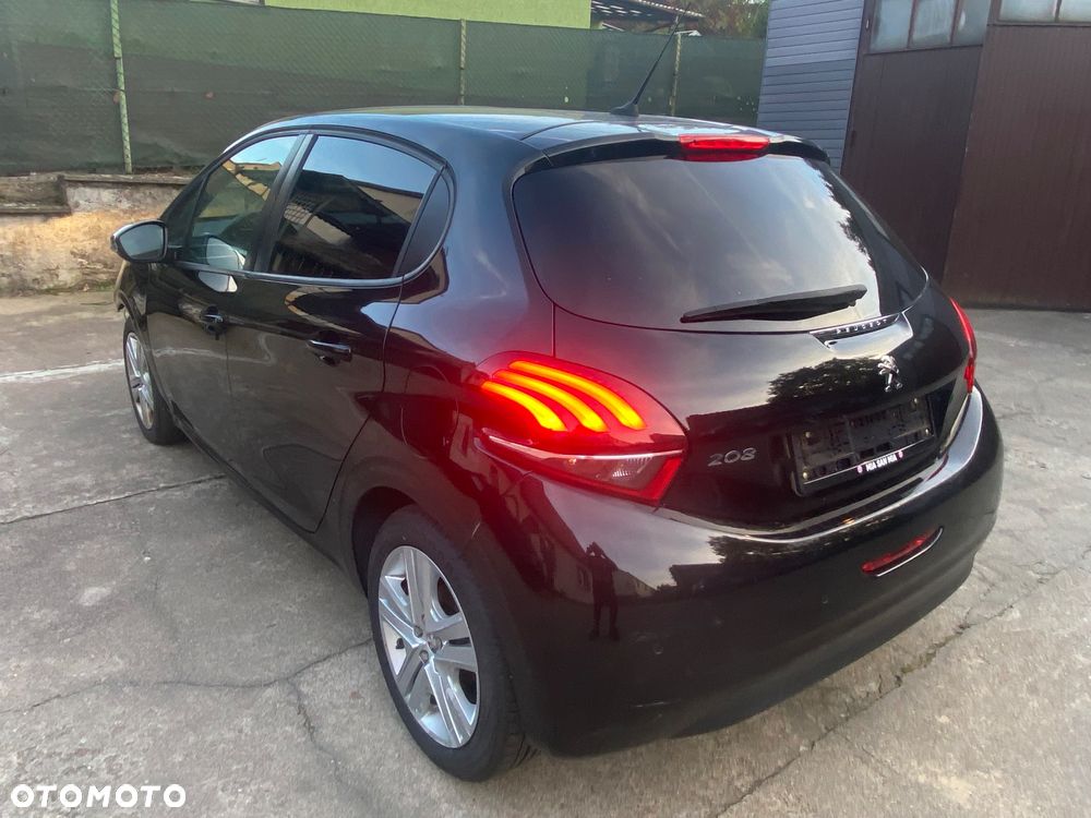 Peugeot 208 - 5