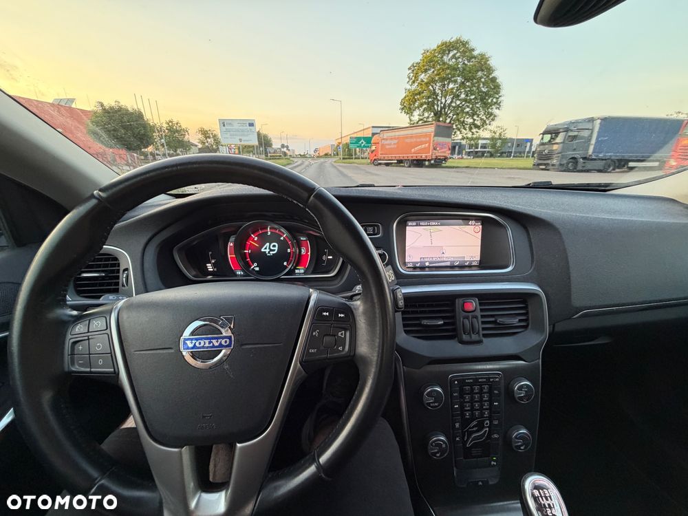 Volvo V40 D2 Momentum - 4