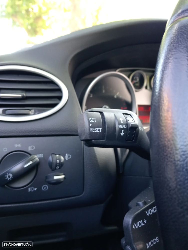 Ford Focus SW 1.6 TDCi Titanium 17 - 23