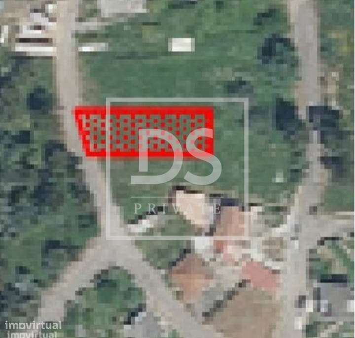 Terreno para Moradia de 4 Frentes com Jardim e Piscina em Vila Nova de - Grande imagem: 2/12