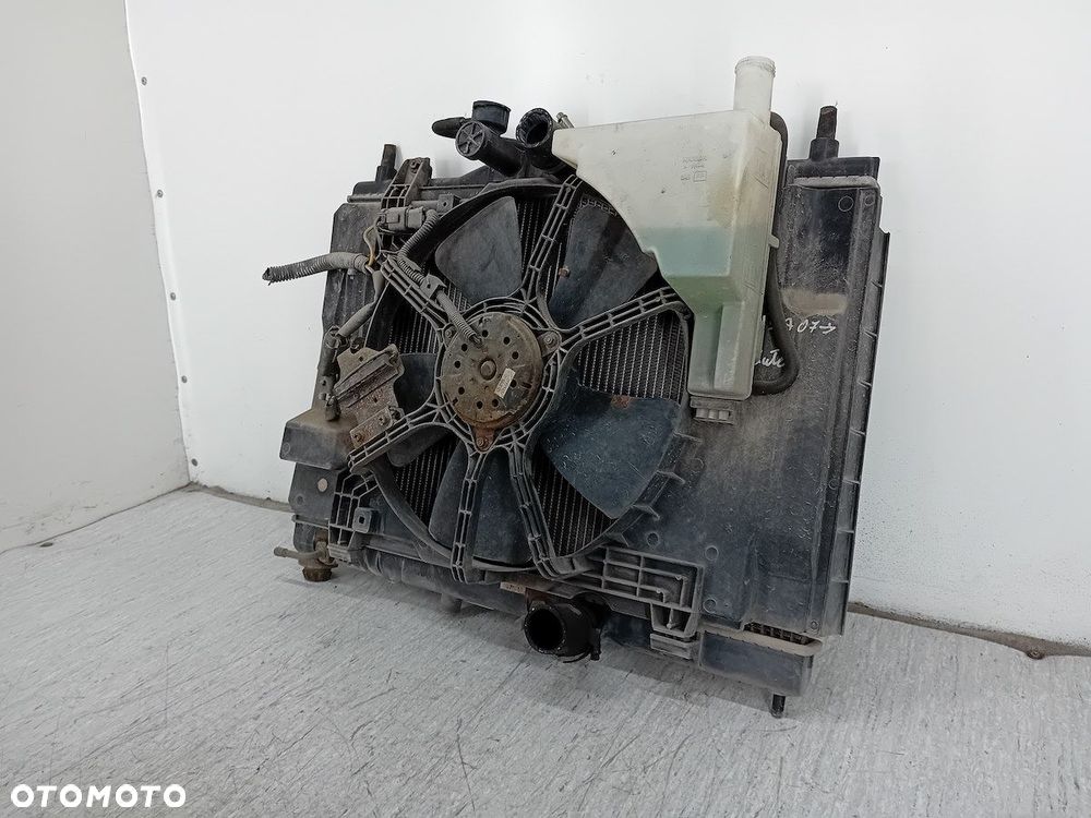 CHŁODNICA WODY Z WENTYLATOREM NISSAN TIIDA 1.6 16V - 2