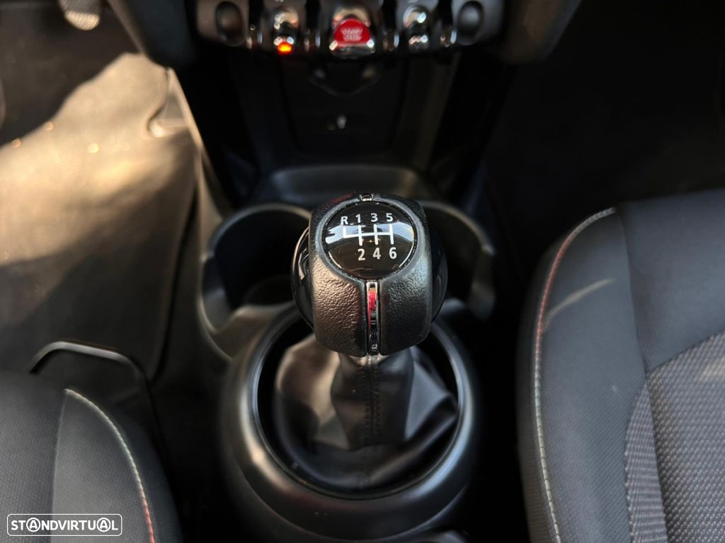 MINI 3 Portas Cooper Essential - 23