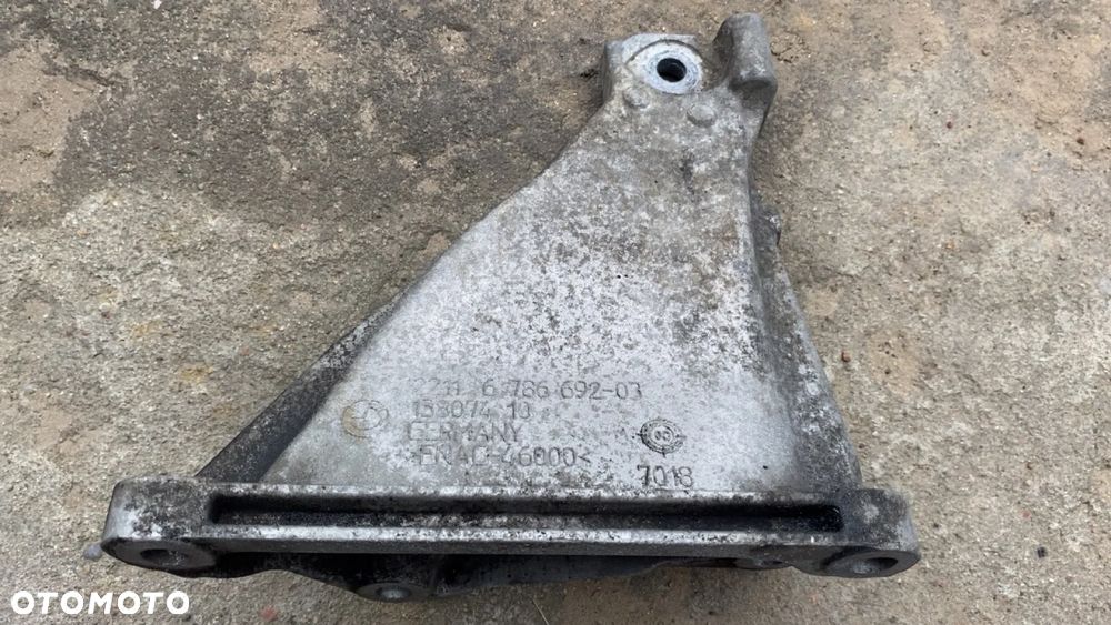 BMW E90 E91 E92 E93 ŁAPA WSPORNIK SILNIKA PRAWA 6786692 - 2