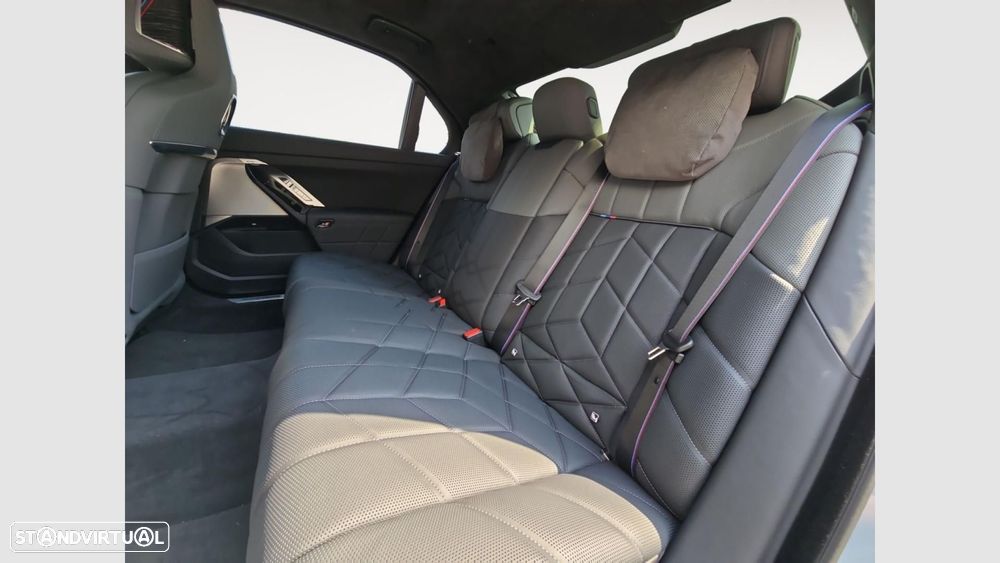BMW i7 xDrive60 Pack Desportivo M - 12