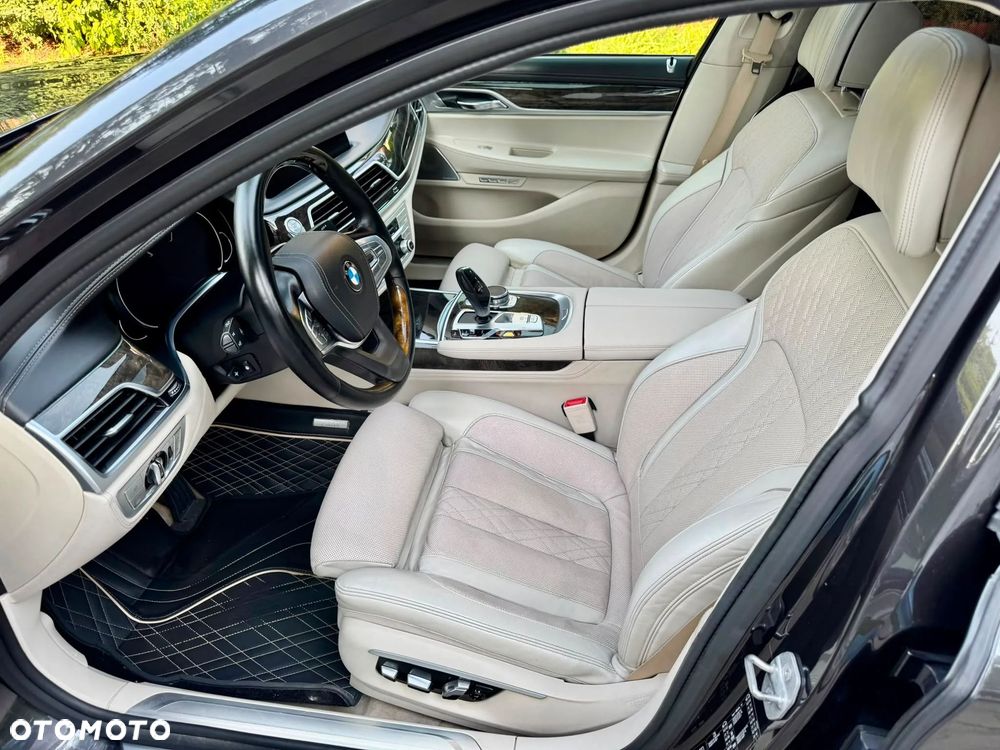 BMW Seria 7 750Li xDrive - 21