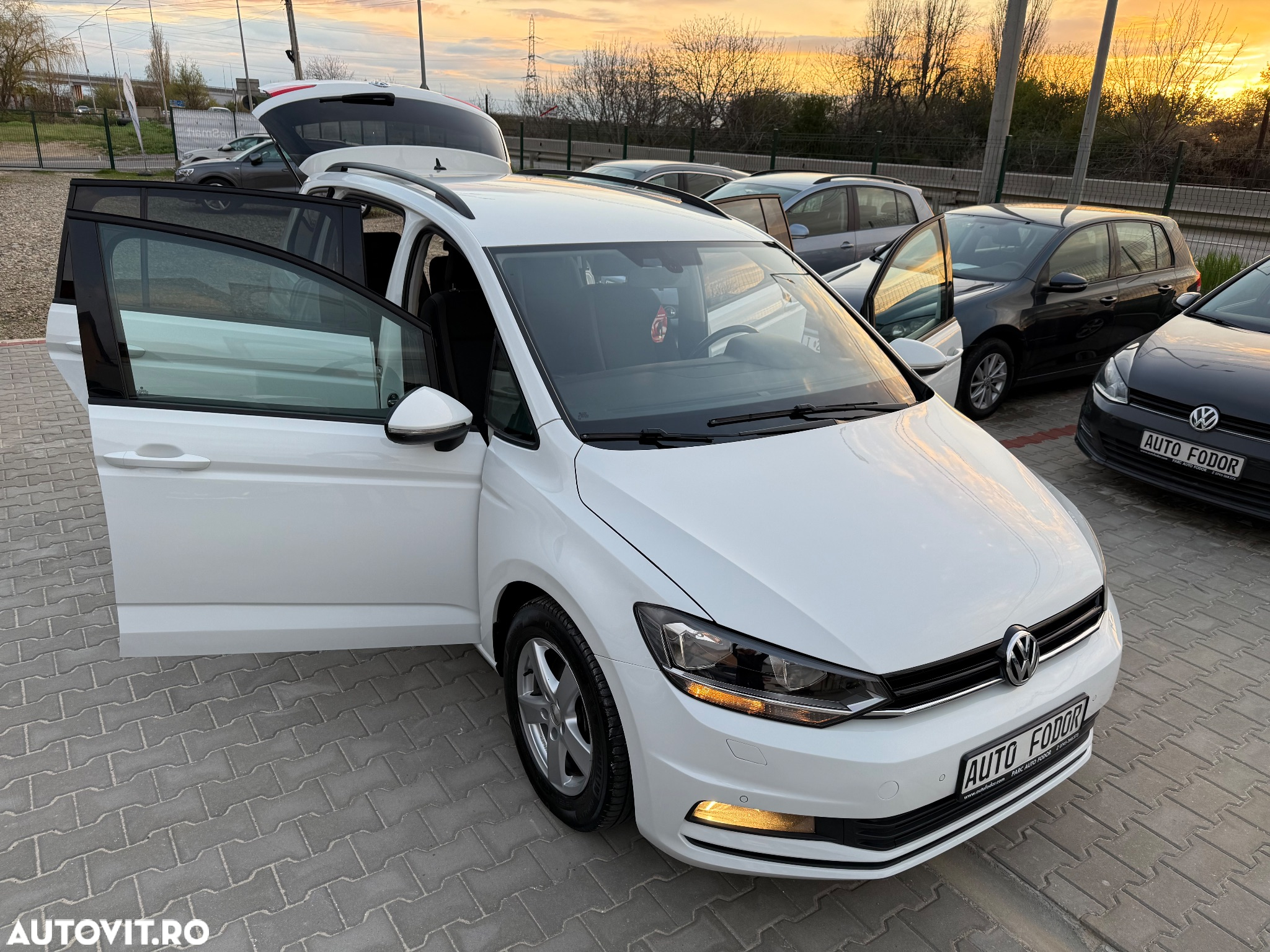 Volkswagen Touran 1.6 TDI SCR (BlueMotion Technology) Trendline - 27