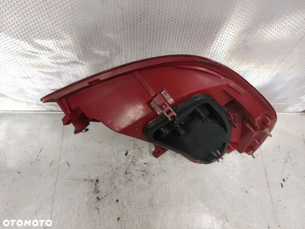 LAMPA TYL TYLNA PRAWA RENAULT CLIO 3 LIFT HB - 4