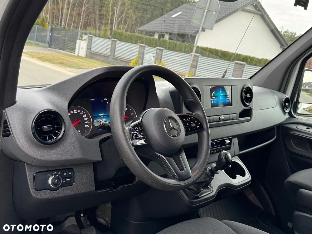 Mercedes-Benz Sprinter - 12
