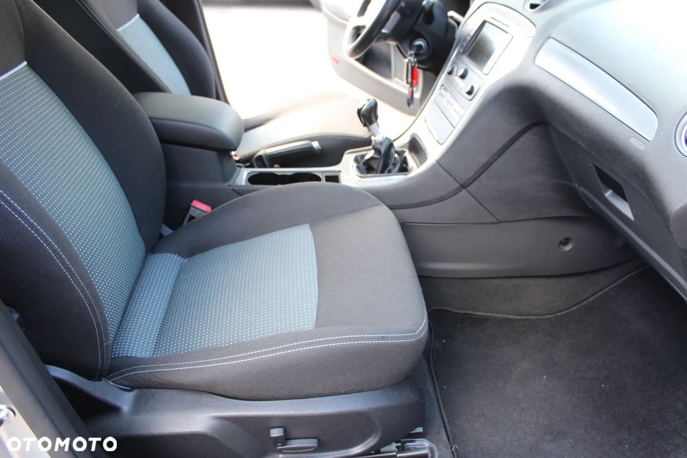 Ford Mondeo 2.0 TDCi Ghia - 26