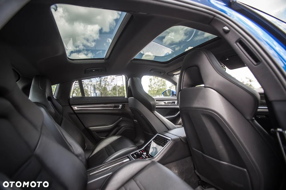 Porsche Panamera 4S - 40