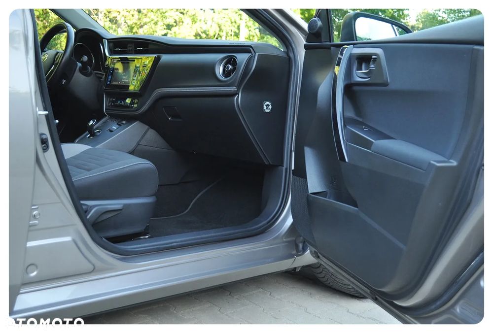 Toyota Auris 1.8 HSD Luna - 31