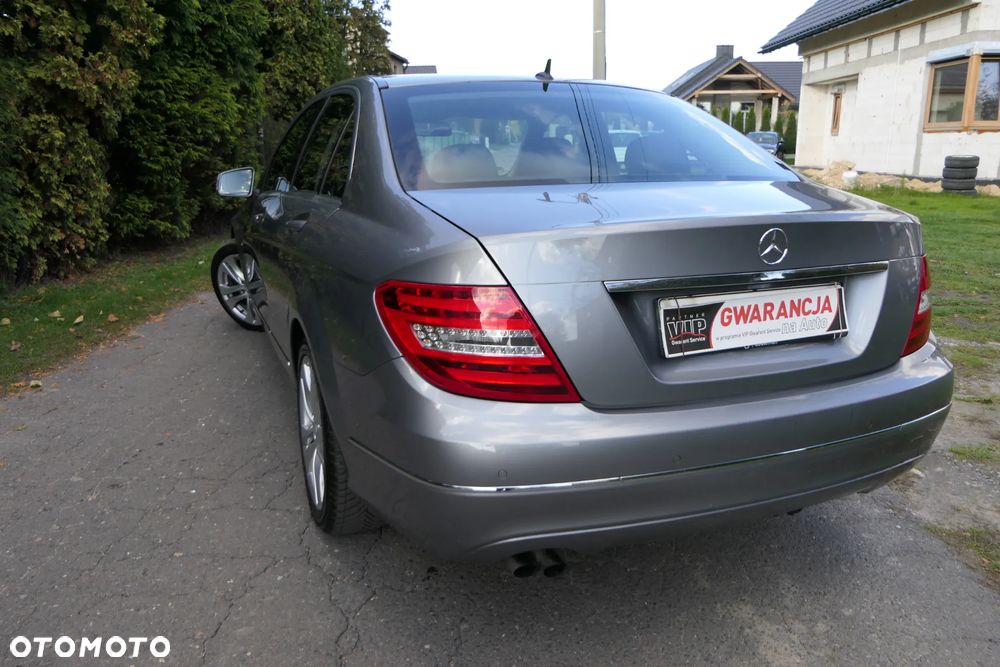 Mercedes-Benz Klasa C 180 CGI BlueEff Avantgarde - 13