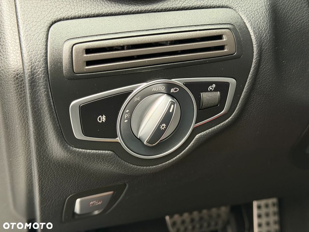 Mercedes-Benz GLC 300 4Matic 9G-TRONIC AMG Line - 17