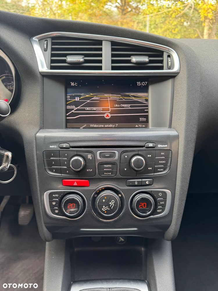 Citroën C4 e-HDi 115 Selection - 25