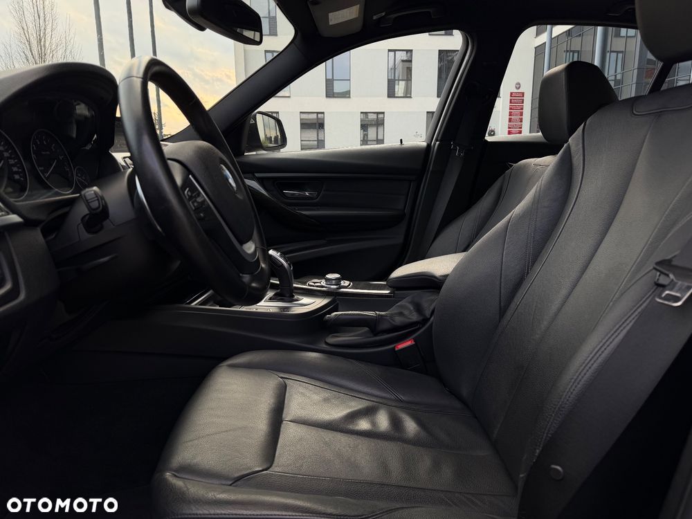 BMW Seria 3 328i Luxury Line - 13