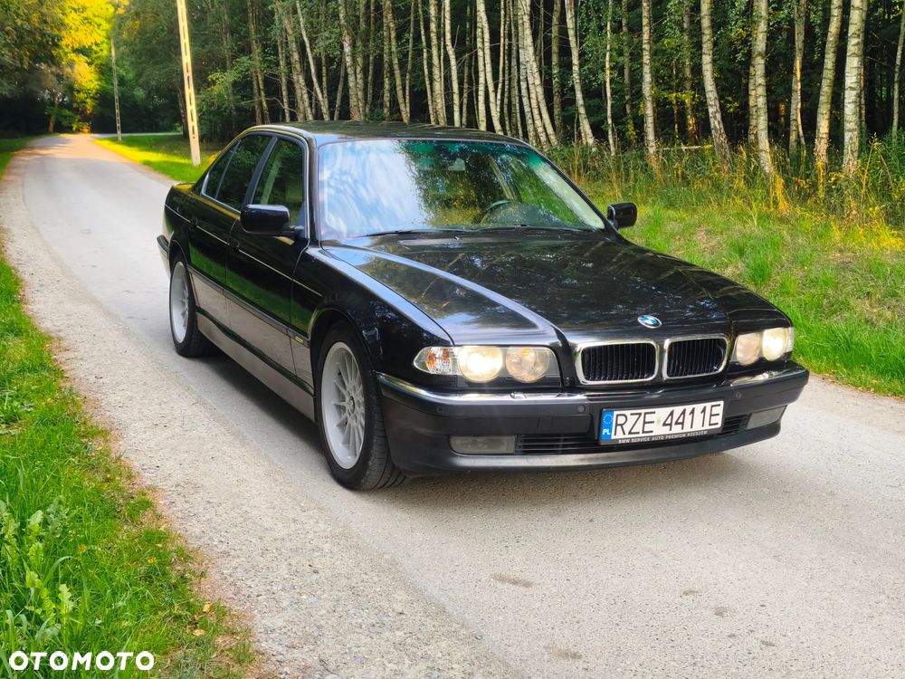 BMW Seria 7 740i - 4