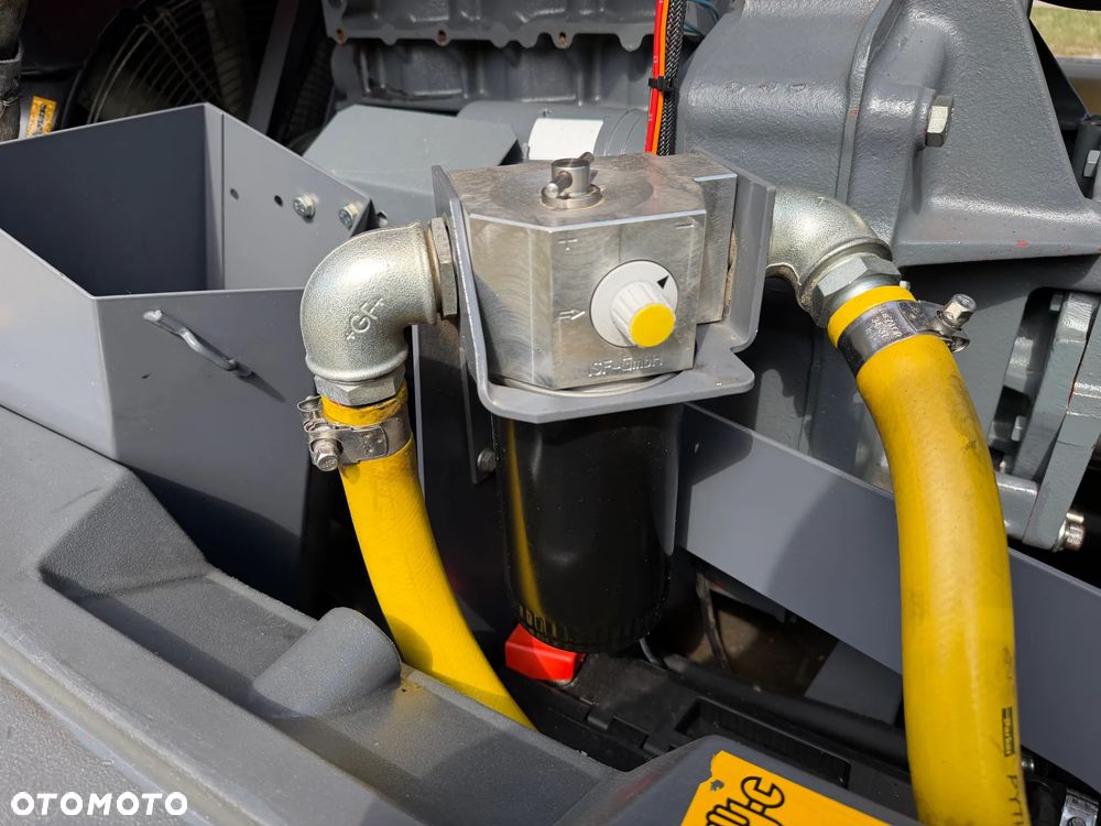 Atlas Copco XAS 97 Kompresor Śrubowy. Sprężarka. 5,5m3. Przyczepa mobilna jezdna do rejestracji. Silnik Deutz! jak Nowy 786 mtg. 2016rok. Import Norwegia! Chłodnica cyklonowa! NAOLEJACZ. Serwisowany w DEKRA Hamulec najazdowy. Opony z 2025roku. Zadbana Maszyna! OKAZJA - 22